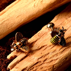 ボディピアス ピアス 蜂 ハチ はち 虫 個性的 生き物 14G 16G 可愛い かわいい ステンレス