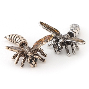 ピアス ハチ 蜂 はち メタル 生き物 片耳 リアル 個性的 インパクト 小ぶり